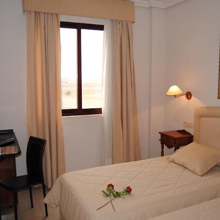 Cristina-Enea Hotel Valdeganga Værelse billede