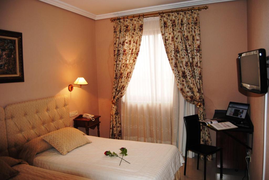 Cristina-Enea Hotel Valdeganga Værelse billede